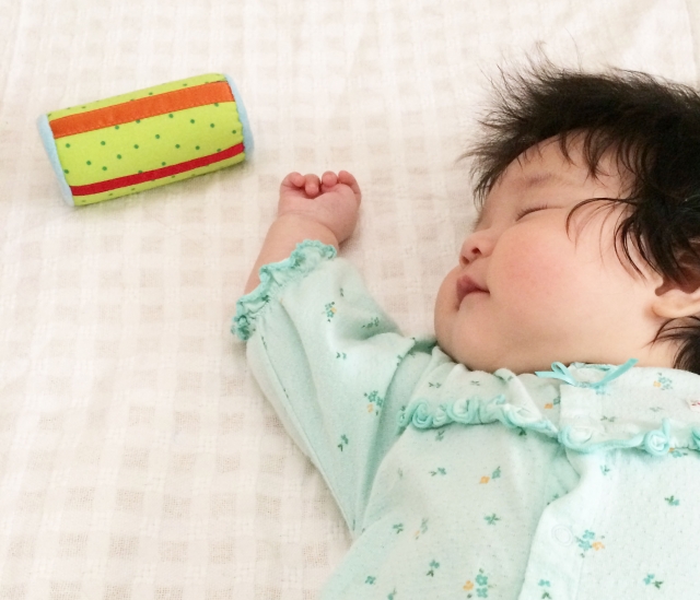赤ちゃんのうつぶせ寝のメリット かいみん 快眠の方法と寝具